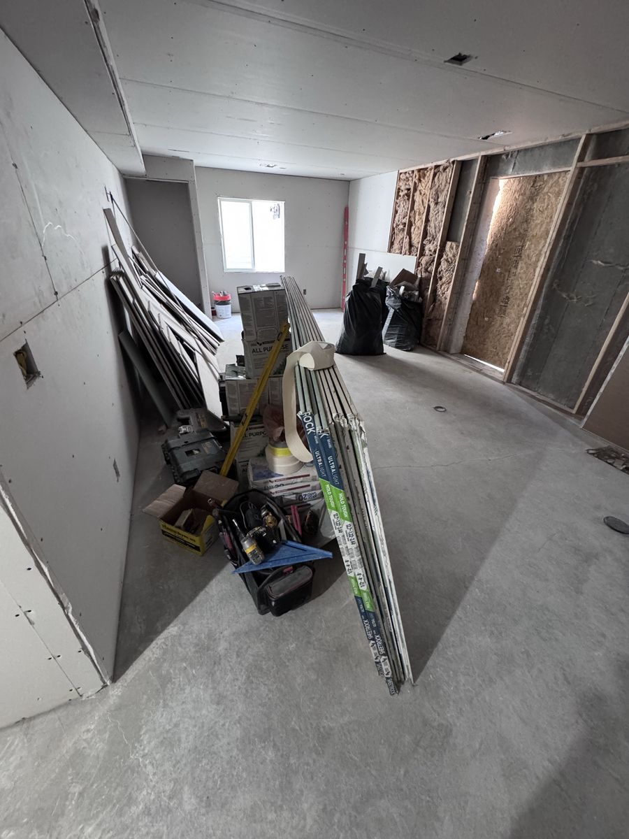 Main image 3