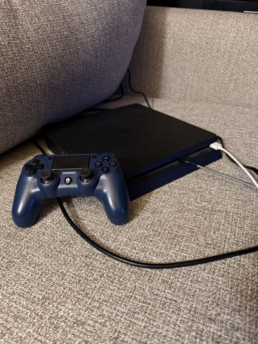 PS4 like new 1TB of storage