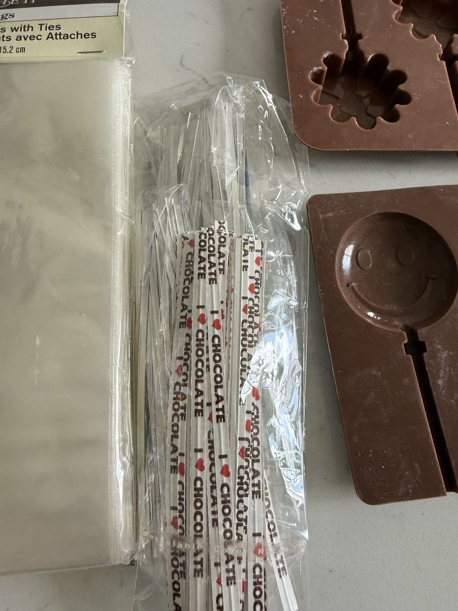 Celebrate It 100-Count Clear Mini Treat Bags with Ties - 4x6 inch (10.1x15.2 cm) two chocolate lollipop molds