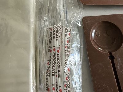 Celebrate It 100-Count Clear Mini Treat Bags with Ties - 4x6 inch (10.1x15.2 cm) two chocolate lollipop molds