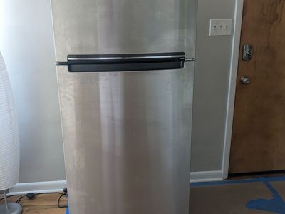 $200 Whirlpool Refrigerator Stainless steel