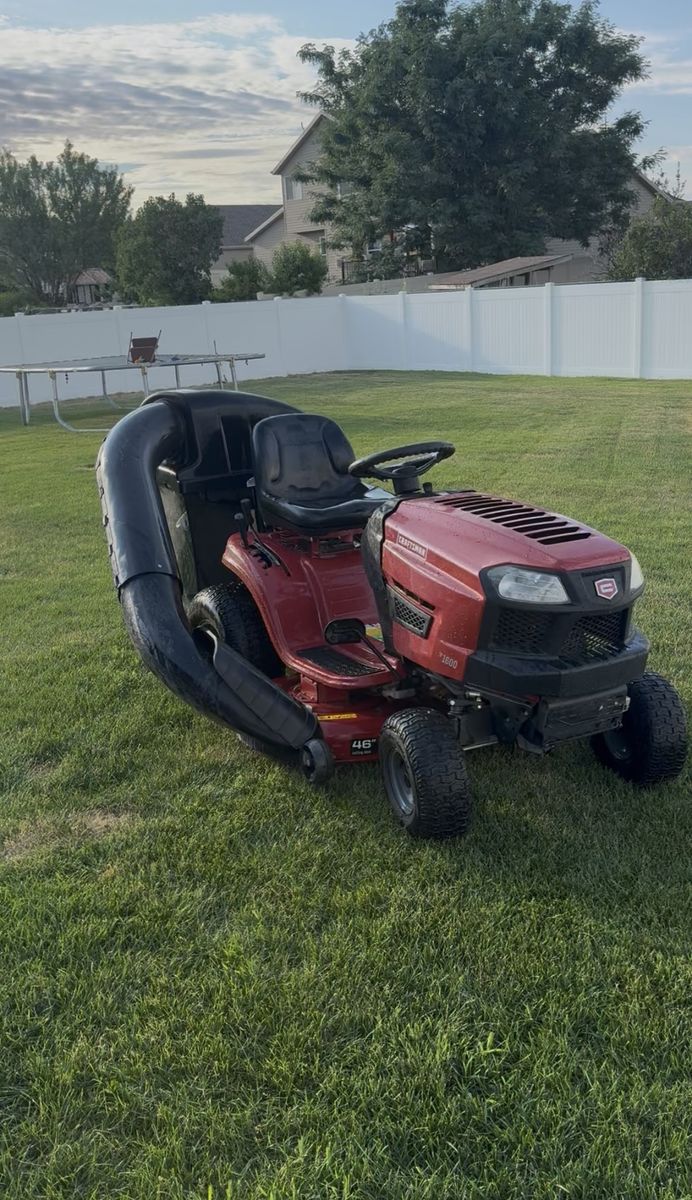 Craftsman T1600 riding lawn mower with gagger