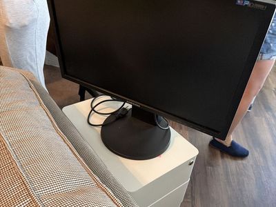 Samsung SyncMaster 2433BW 24" Widescreen LCD Monitor - Used