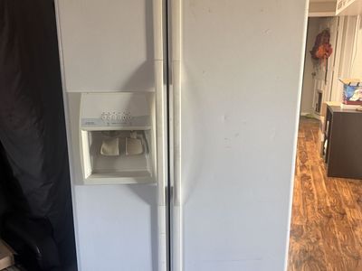 Whirlpool ED5SHAXNQ01 Side-by-Side Refrigerator with Ice & Water Dispenser, White