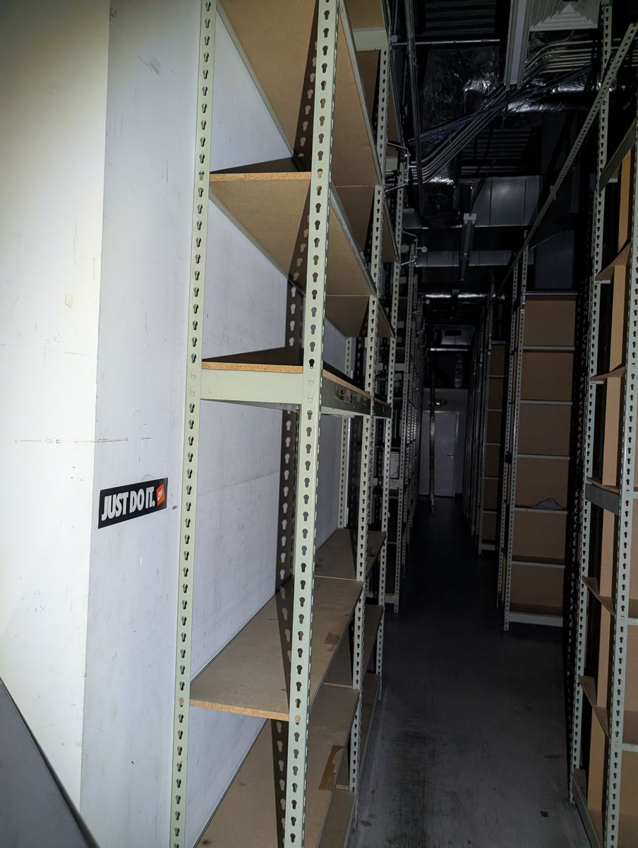 Commercial Boltless Shelving With Particle Board Decking