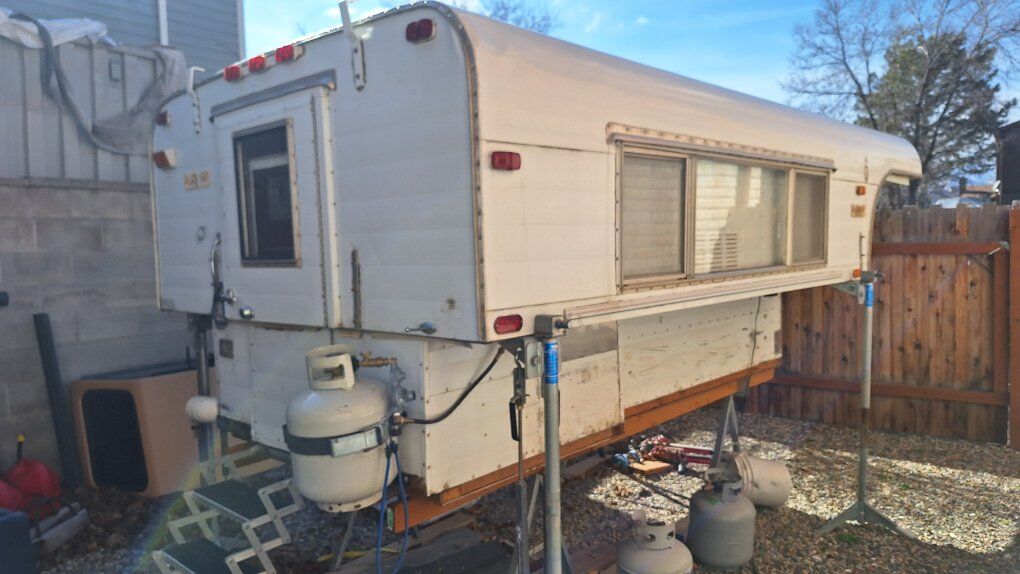 Alaskan camper 10' cabover