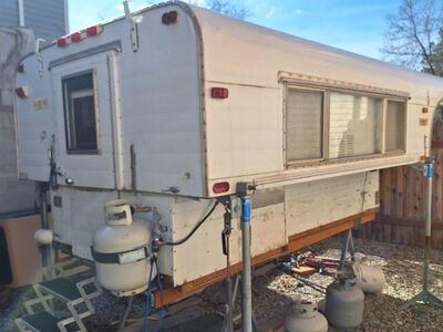 Alaskan camper 10' cabover