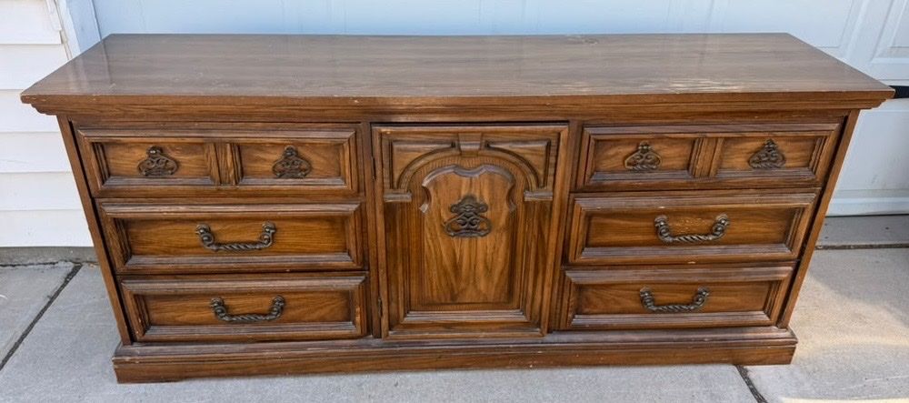 Gorgeous dresser