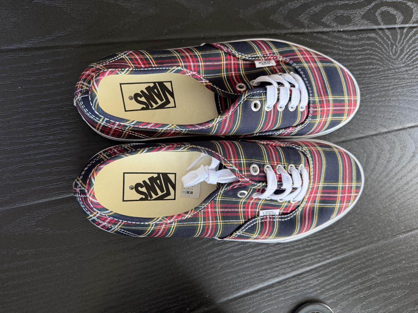 Men’s 10.5 brand new Vans shoes