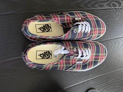 Men’s 10.5 brand new Vans shoes