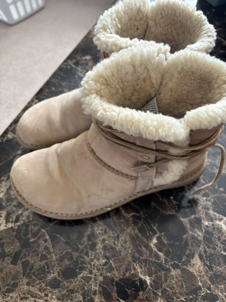 UGG Womens La Jolla Ankle Bootie Beige Leather