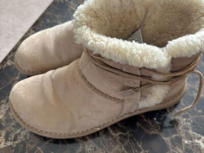 UGG Womens La Jolla Ankle Bootie Beige Leather