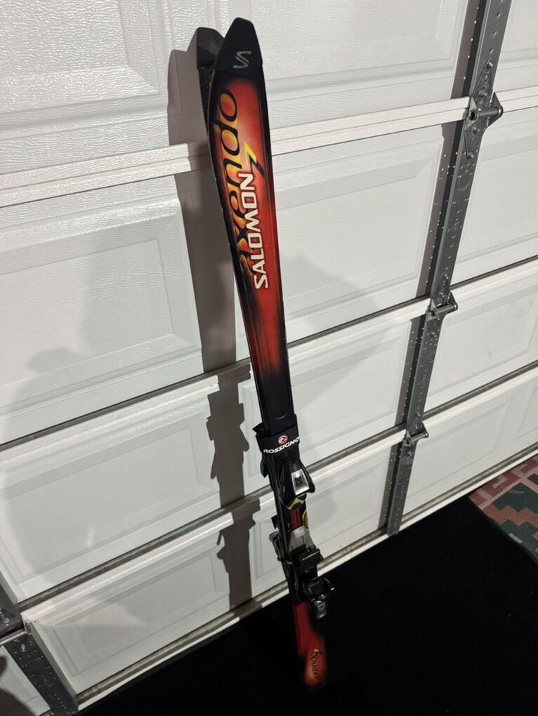 Salomon Axendo 7 Skis with Salomon 850 Bindings