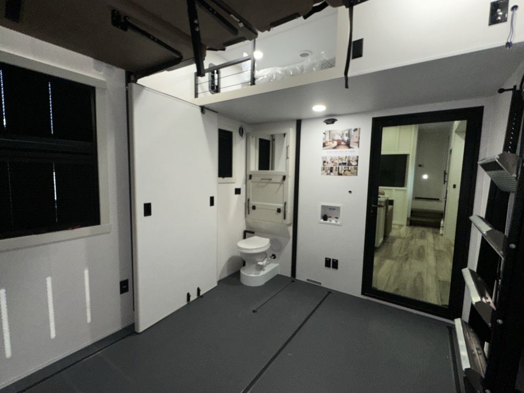 Main image 19