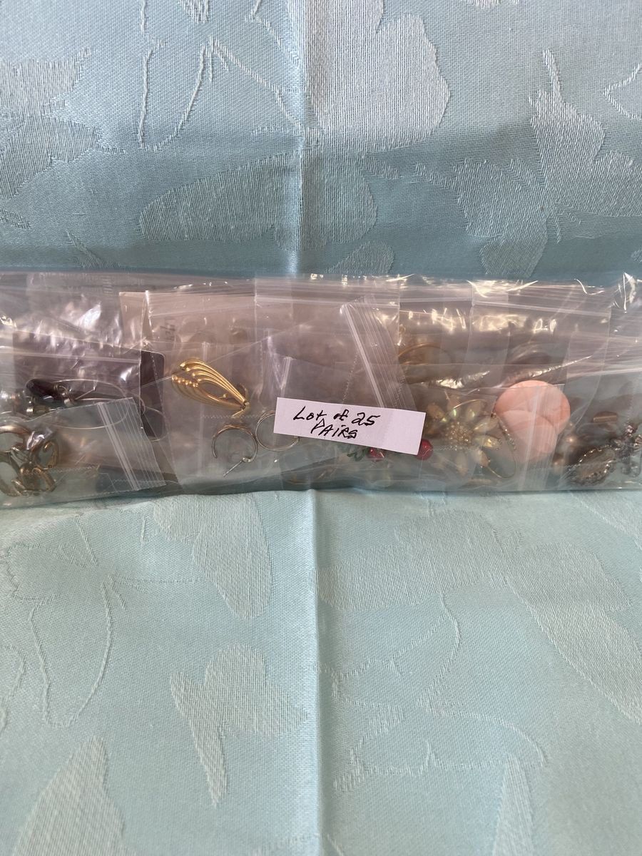 Jewelry (Lot of 25 Pairs of Earrings) Look!