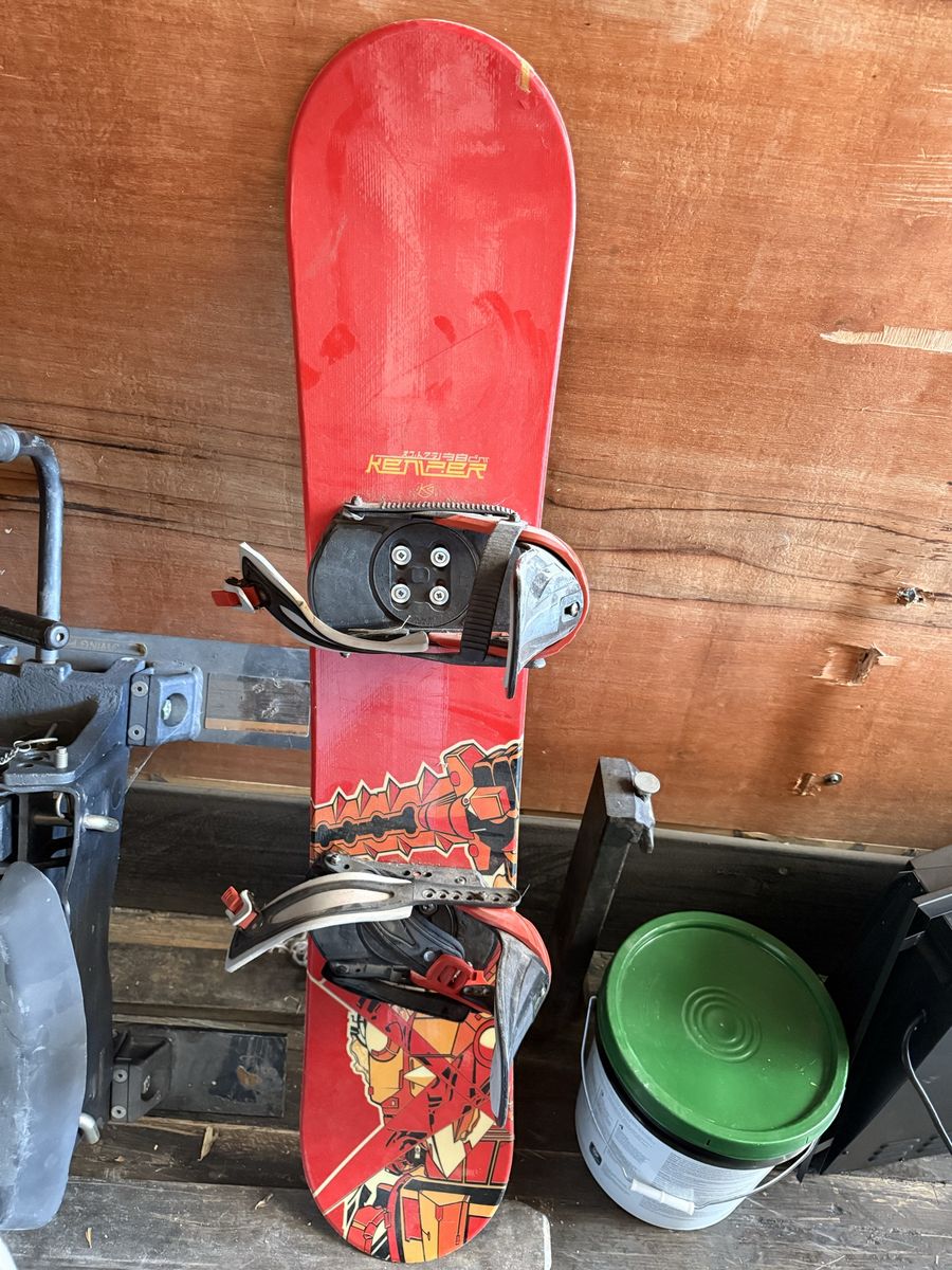 Youth snowboard with bindings