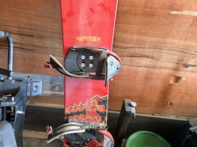 Youth snowboard with bindings