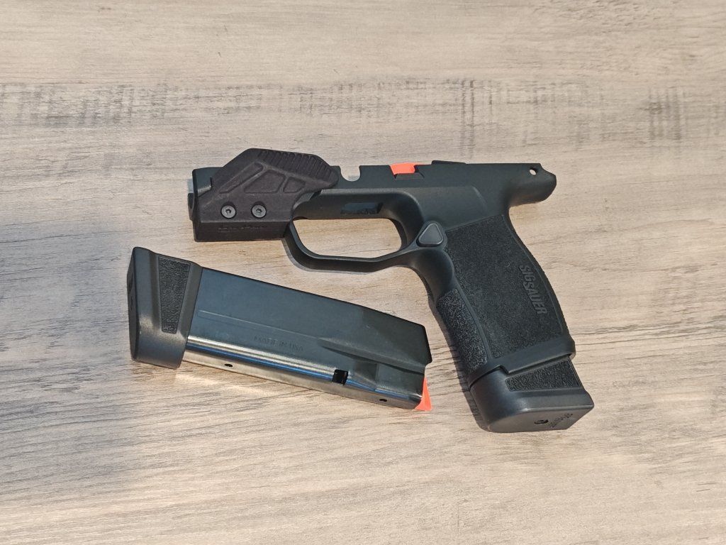 Sig P365 XL grip with 17rd Mags