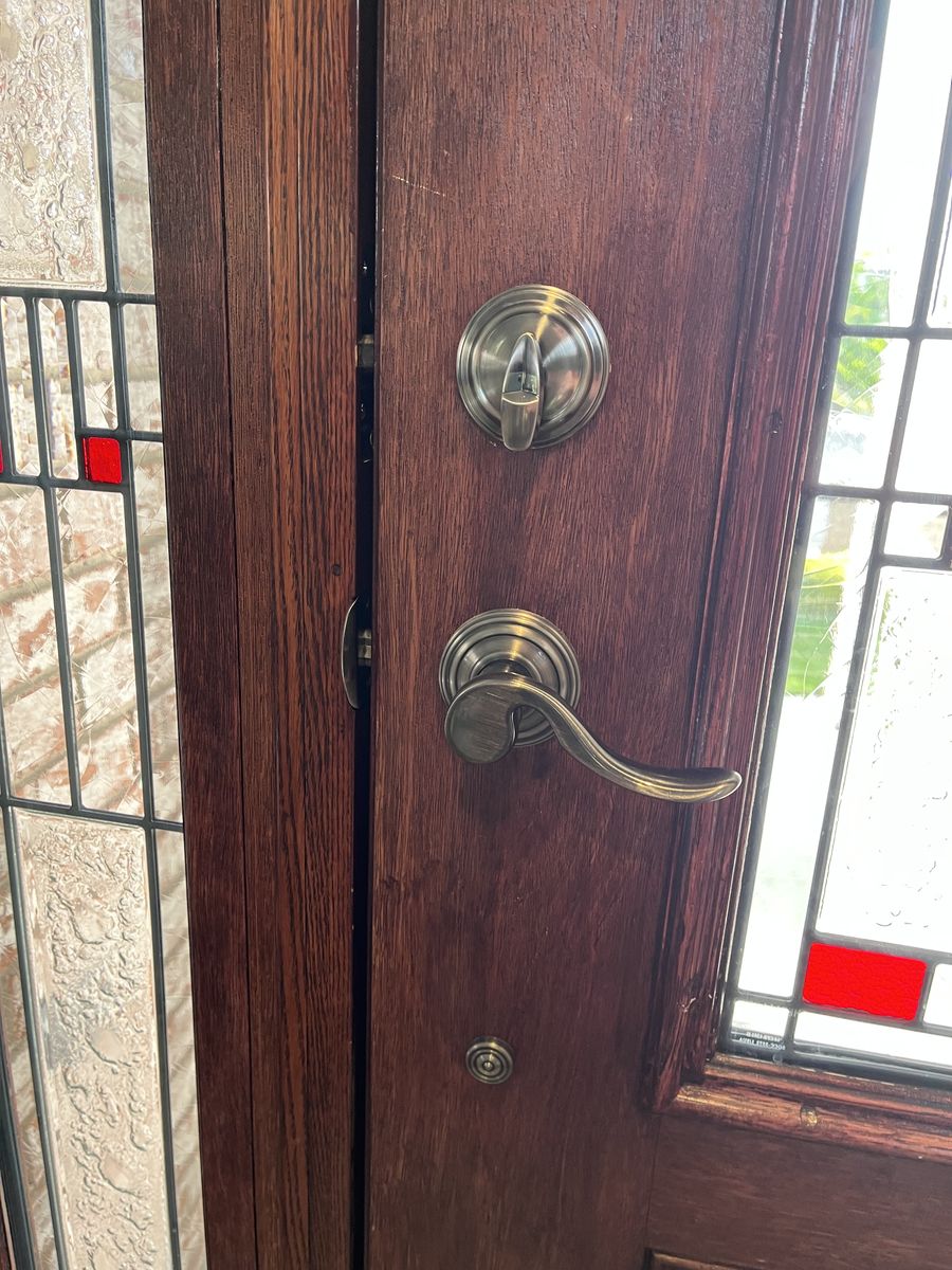 Kwikset Door Knobs and Hinges