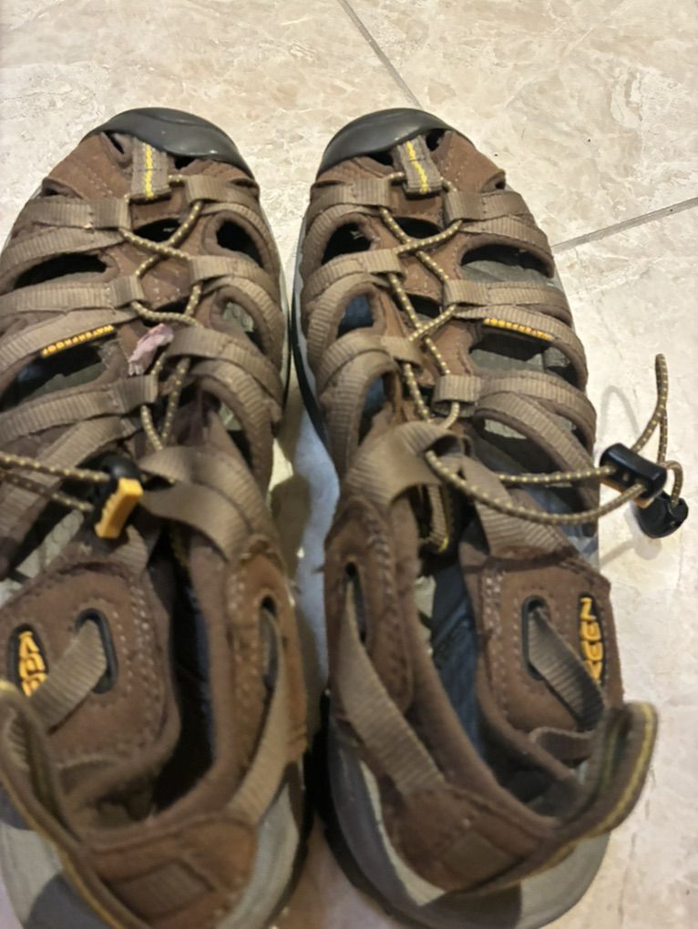 Keen hiking sandals size 8.5 ladies