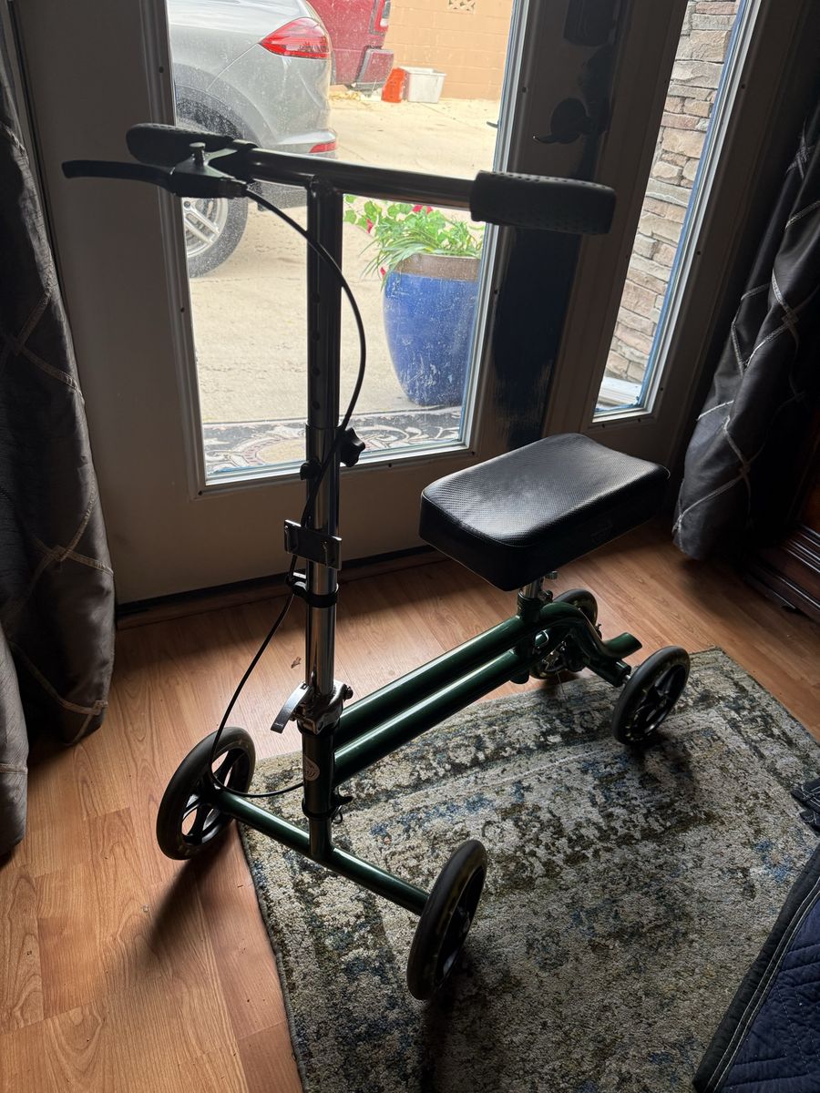 Knee scooter