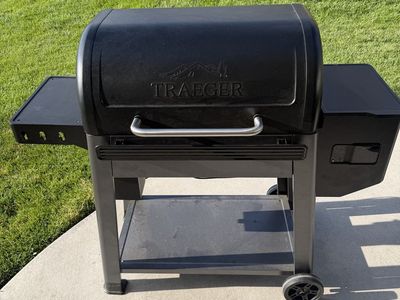 Traeger Westwood XL Pellet Grill Smoker with Cover - Upgraded Grease Box, Excellent Condition