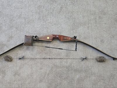 Recurve Bow Bear Grizzly 60# right hand with Great Northern Kickback quiver