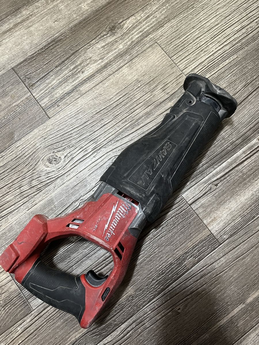 Milwaukee cordless sawzall & charger