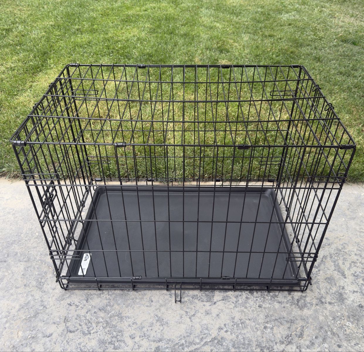 KONG 30-inch Black Wire Dog Crate with Removable Tray & Mat - Excellent Condition