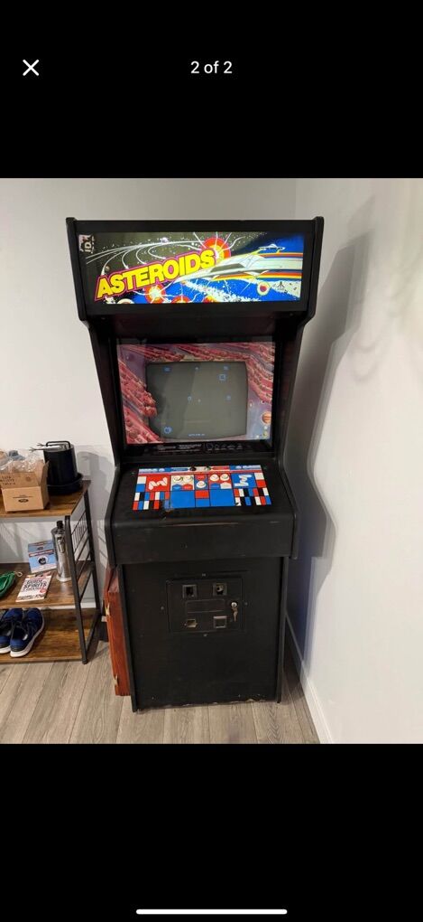 Vintage Astroids Arcade Game