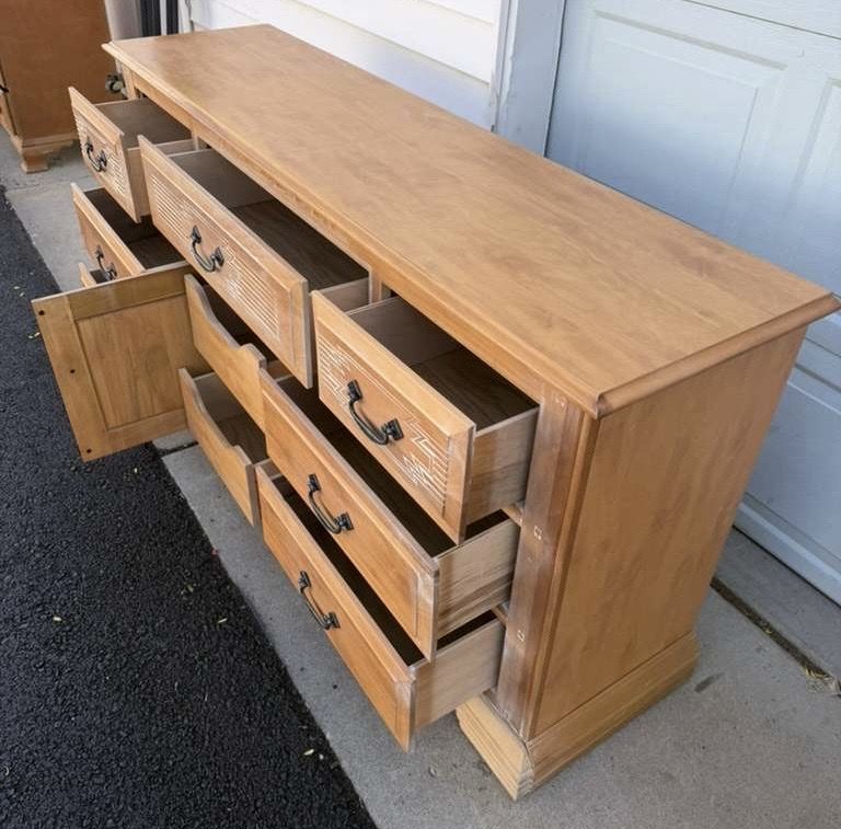 Pretty dresser