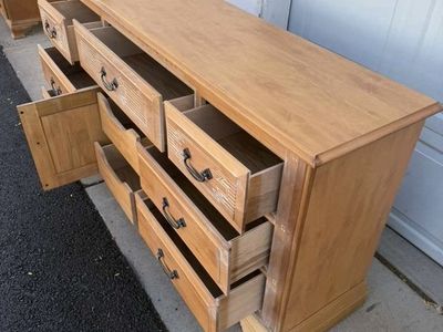 Pretty dresser