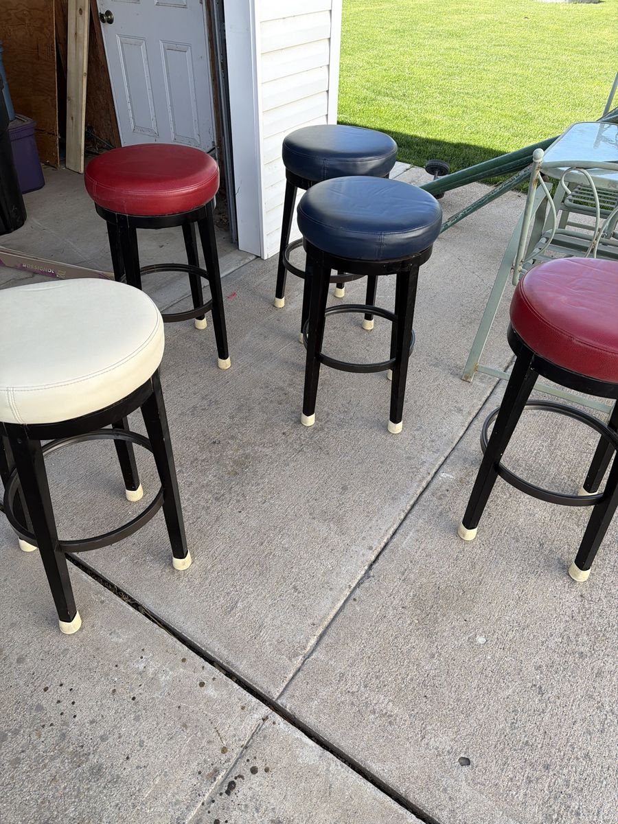 5 Barstools Obo