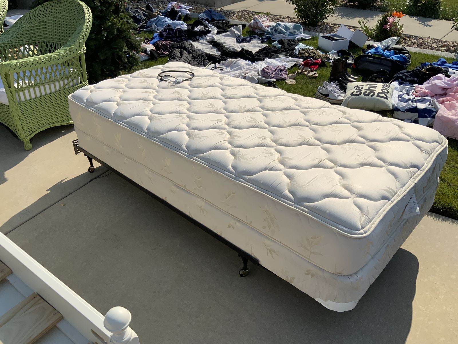 Twin mattress w box spring and metal frame