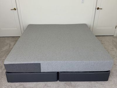 Casper Sleep Element King Mattress - Medium Feel - Motion Isolation - Breathable, Cooling Memory Foam (includes Box Springs)