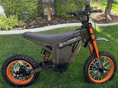 TUTTIO Electric Dirt Bike, 3000W Peak Brushless Motor, 48V 21AH Battery, 45-Mile Range, IPX6 Waterproof