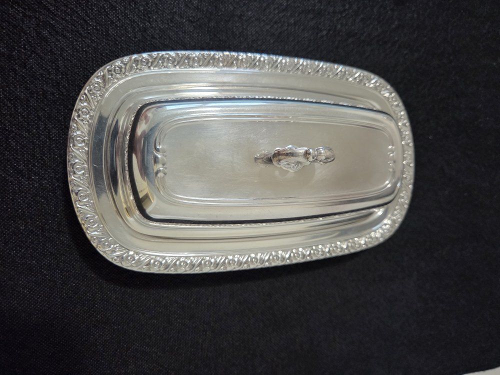 Oneida Silver Plate Covered Butter Dish with Glass Insert 3-Piece Set