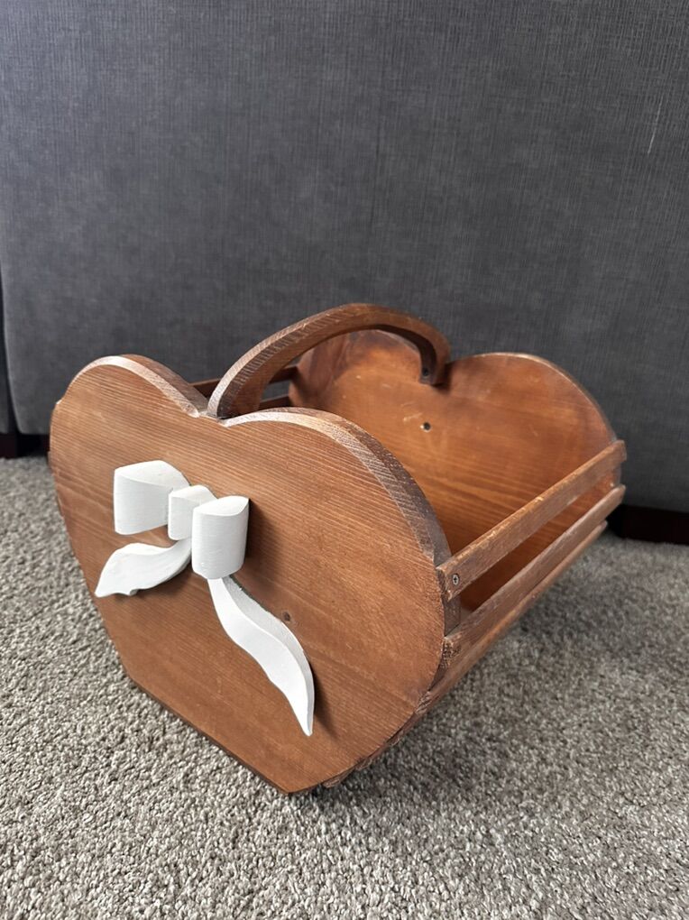 Wood Bow Basket