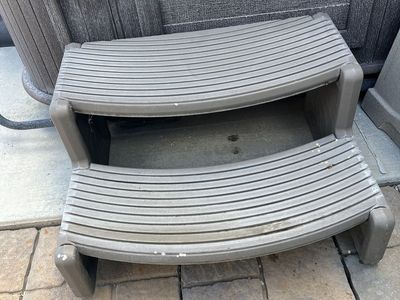 Hot tub stairs 28” W 22” D