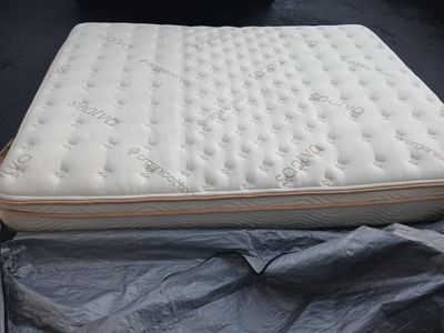 Saatva Classic California King Mattress - Like New!