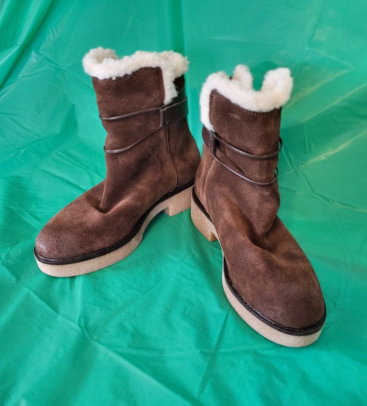 **NEW WOMEN'S BOOTS**