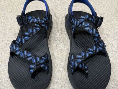 Men’s Chacos Size 9