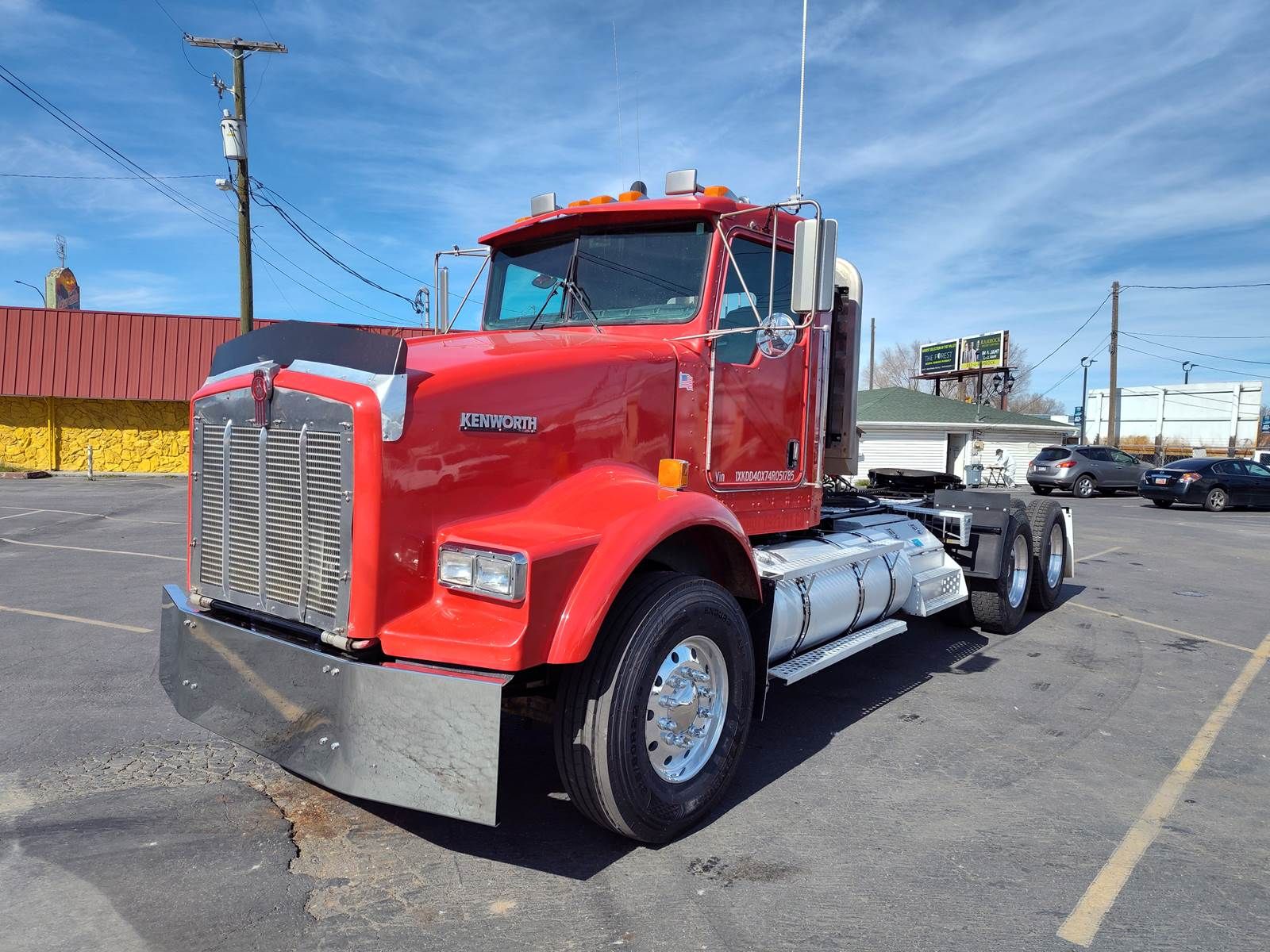 2004 Kenworth T800 Day Cab Truck