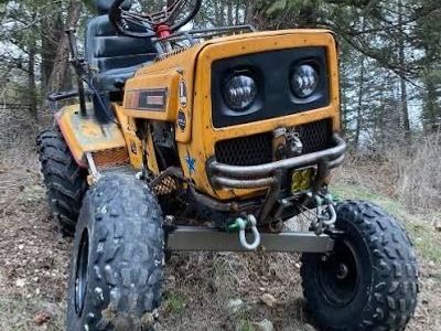 ISO non running riding lawnmower MUST HAVE ENGINE.