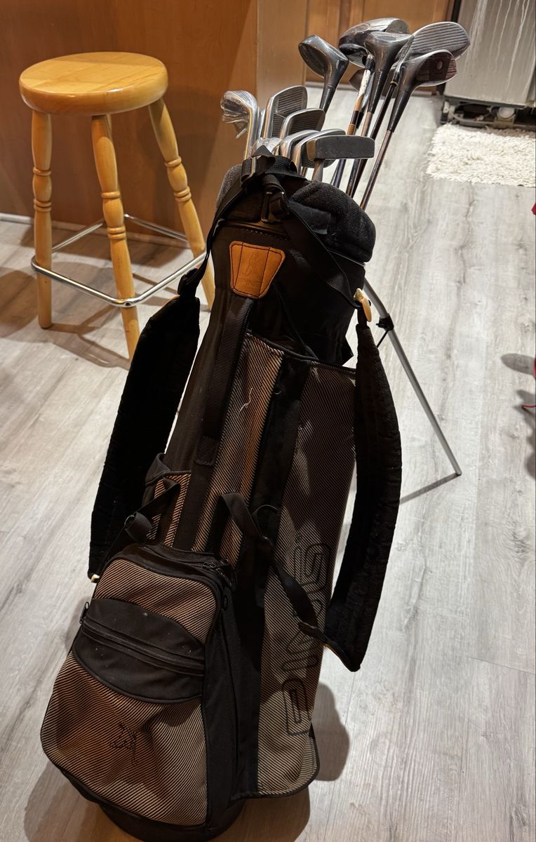 Golf club set with bag