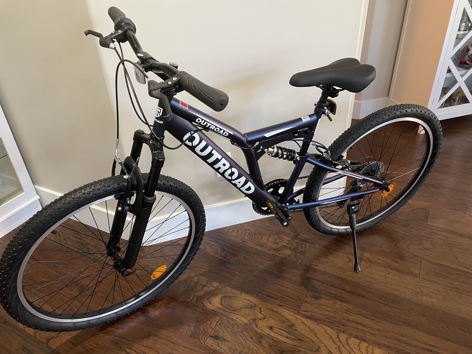 New 26 inch Mountain Bike, 7 Speed High-Carbon Steel Frame, Dual Disc & V-Brakes, shock system