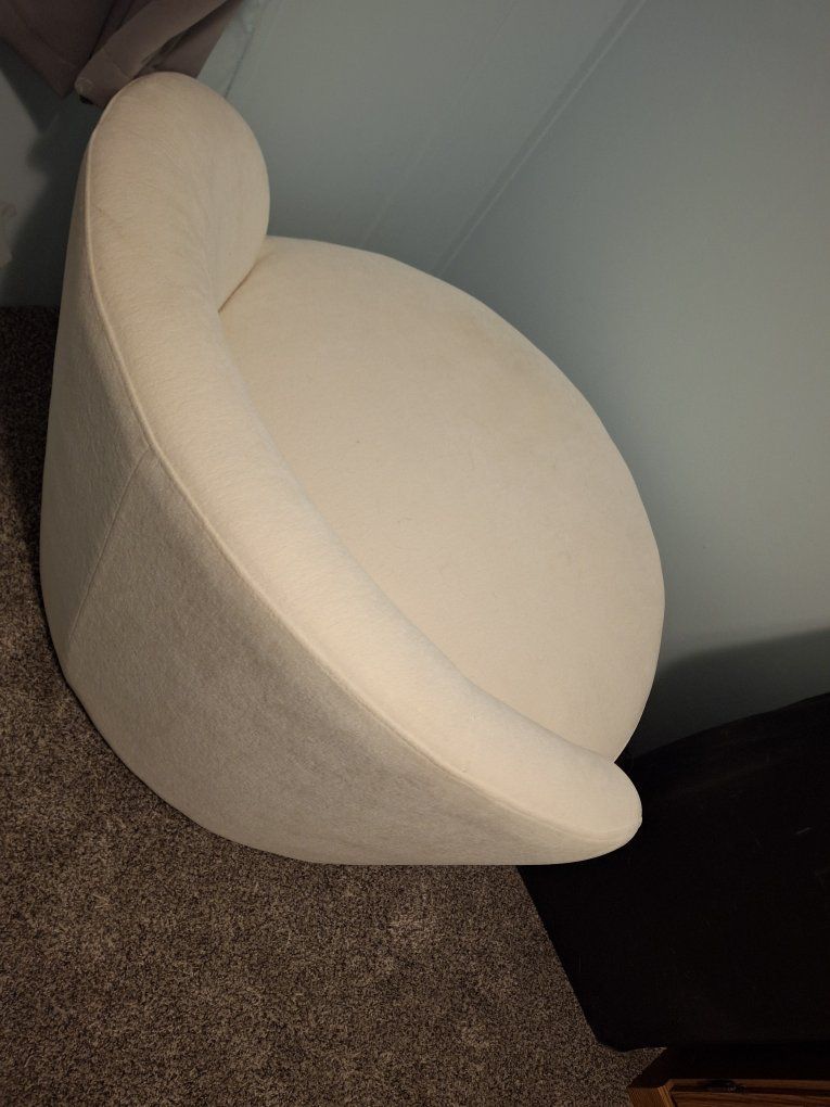Main image 4