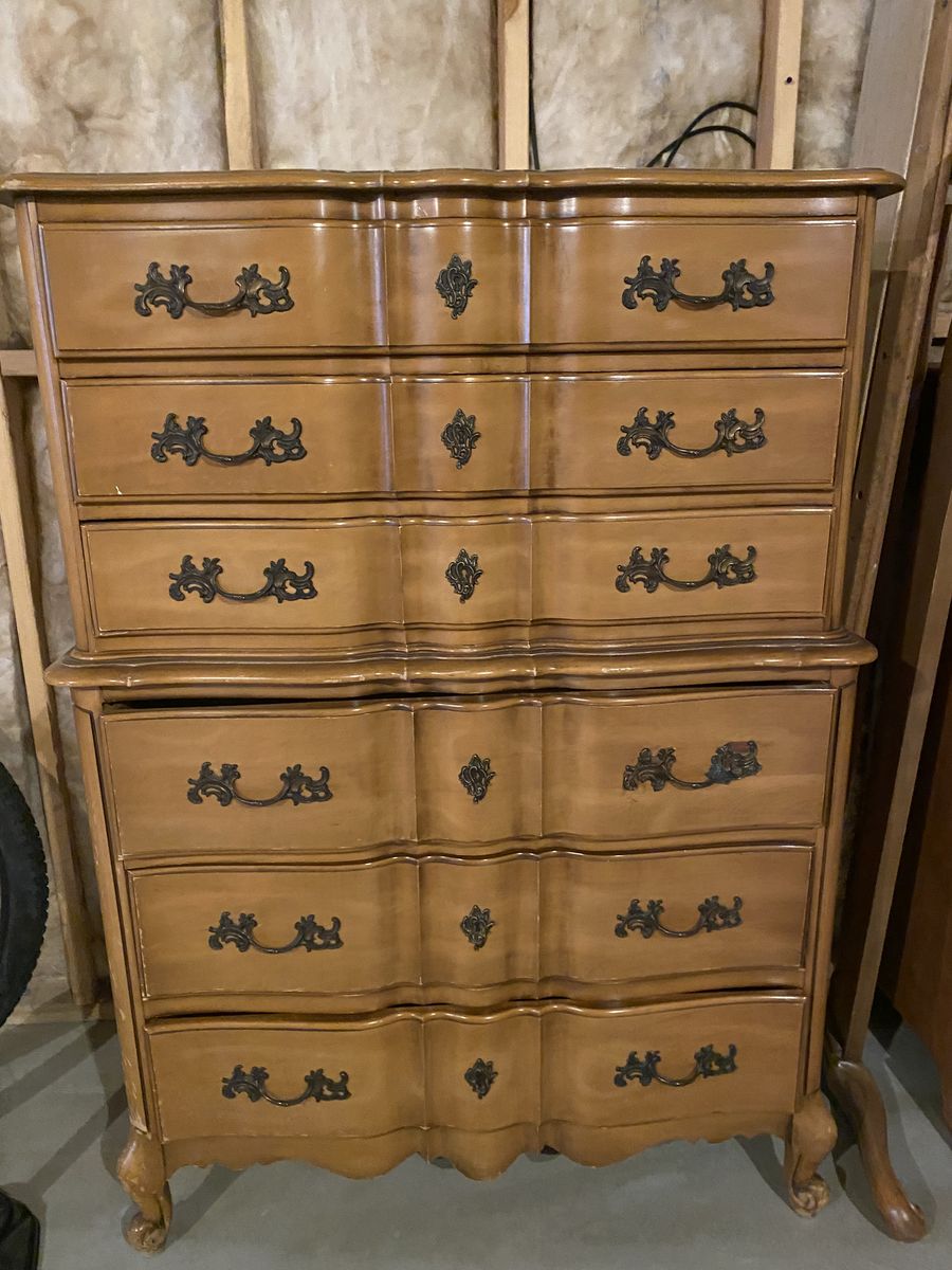 Complete 5 piece queen /full bedroom set
