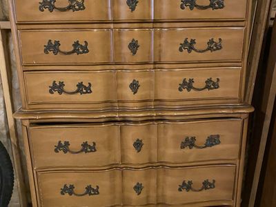 Complete 5 piece queen /full bedroom set
