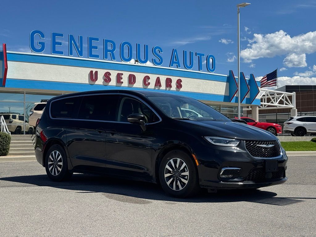 2024 Chrysler Pacifica Plug-In Hybrid Select